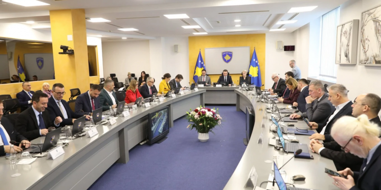 Kosova rikthen “çmimet tavan” për produktet bazë, Shqipëria ende pa masa për krizën e çmimeve