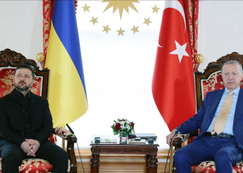 Erdogan dhe Zelensky në Stamboll: përpjekje për paqe dhe thellim bashkëpunimi mes dy vendeve