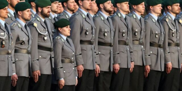 Ligji i ri në Gjermani shkakton polemika: burrat deri në 45 vjeç duhet të marrin leje për qëndrime të gjata jashtë vendit