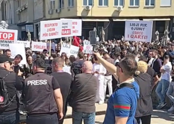 Studentët në Shkup dalin në protestë: kërkojnë provimin e jurisprudencës në shqip