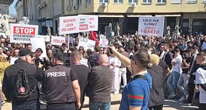 Studentët në Shkup dalin në protestë: kërkojnë provimin e jurisprudencës në shqip
