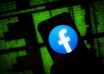 Grabitje Kibernetike / Punonjësi britanik i Facebook-ut “shkarkoi” 30,000 imazhe private nga gjigandi i mediave sociale