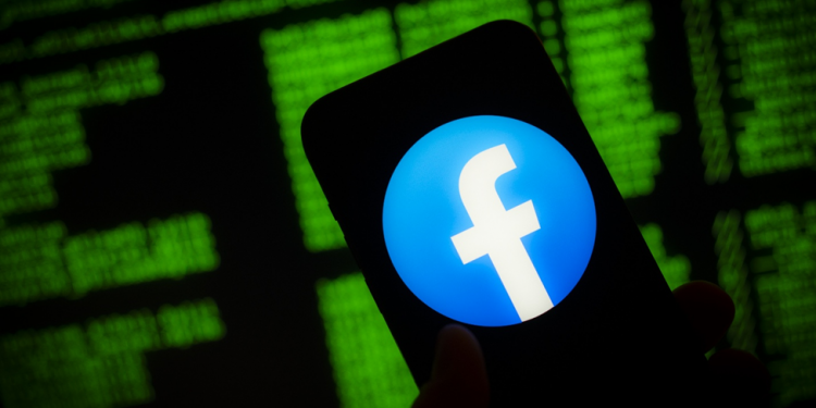 Grabitje Kibernetike / Punonjësi britanik i Facebook-ut “shkarkoi” 30,000 imazhe private nga gjigandi i mediave sociale