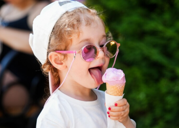 Britania e Madhe do të ndalojë ushqimet e skuqura me shumë sheqer në vaktet shkollore