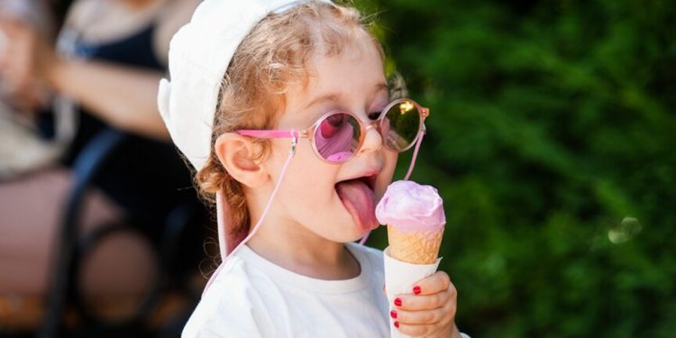 Britania e Madhe do të ndalojë ushqimet e skuqura dhe ato me shumë sheqer në vaktet shkollore