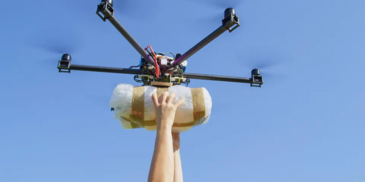 Dronët kthehen në “postierë droge” në burgje: alarm në Britani për një fenomen që po del jashtë kontrollit