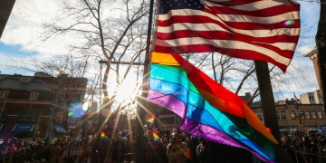 Tërhiqet administrata konservatore: Flamuri LGBT do tё valёvitet sёrish nё SHBA pas përplasjes ligjore