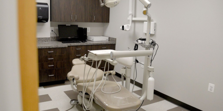 Anglezi i jep fund jetёs pasi u kthye nga Turqia pa asnjë dhëmb: historia tragjike që ngre pikëpyetje mbi turizmin dentar