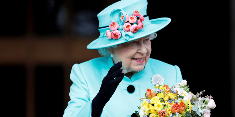 Familja mbretërore britanike përkujton Mbretëreshën Elizabeth në 100-vjetorin e lindjes