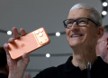 Tim Cook largohet nga drejtimi i Apple, John Ternus merr drejtimin