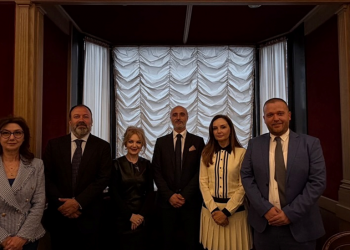 Fundjavat hipokrite tё teknologjisё politike – Opozita “Tabaku” fiksuar nё njё fotografi