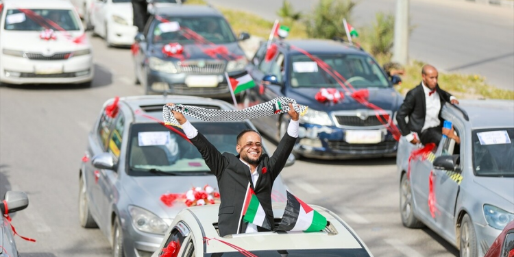 150 çifte martohen në një ceremoni masive në Gaza