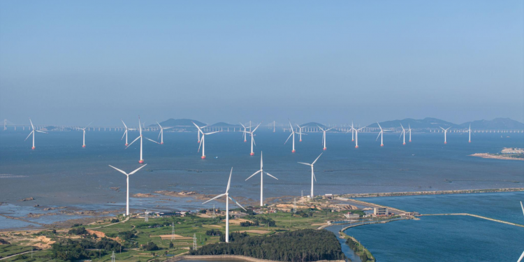 Lufta me Iranin ndez “boom”-in e energjisë së pastër: Kina përfituesja më e madhe globale