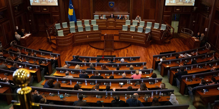 Ora vendimtare në Prishtinë: Kuvendi mblidhet për Presidentin, vendi përballë zgjedhjeve të parakohshme
