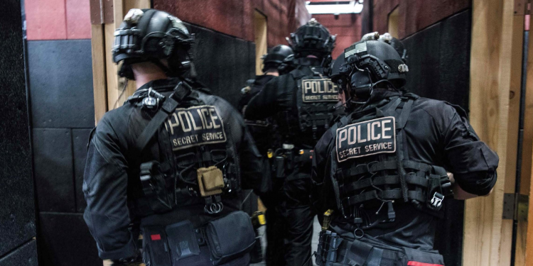 Pas të shtënave në Uashington, Shtëpia e Bardhë rishikon sigurinë e Trump për eventet e ardhshme