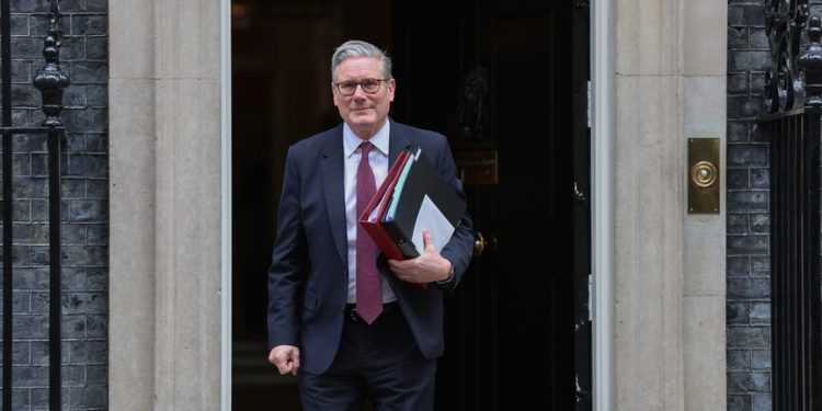 Starmer: Bota po paguan çmimin e politikave të Putinit dhe Trumpit