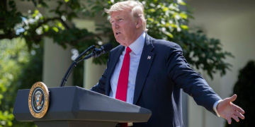 Tarifa, luftë dhe përplasje me aleatët: lëvizjet e papritura të Trump turbullojnё pa pushim skenën globale