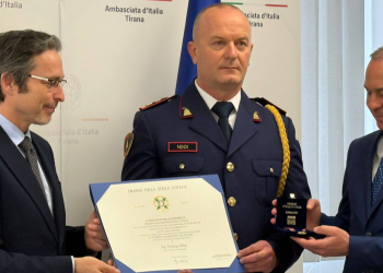 Italianët e promovojnë, shqiptarët e “shkarkojnë”: Gentian Ndoi, oficeri që u transferua pasi i tha “Jo” SPAK dhe KLP