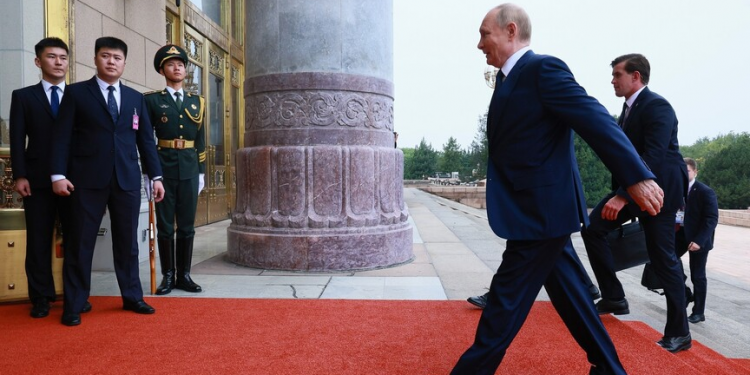 Putin shkon në Pekin, Xi Jinping pret liderin rus për marrëveshje të reja strategjike