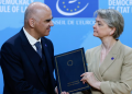 Britania firmos marrëveshjen europiane për dërgimin e azilkërkuesve në vende të treta