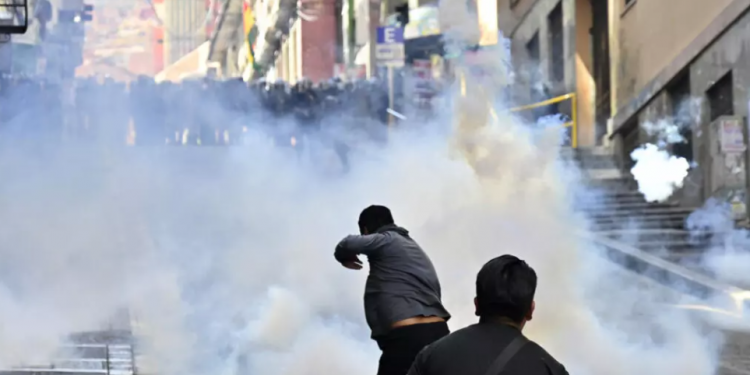 Bolivia në kaos: Protesta të dhunshme kundër presidentit Paz, përplasje me policinë dhe plaçkitje në La Paz