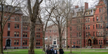 Harvard “shtrëngon dorën” me notat: Universiteti elitë vendos kufi për notat maksimale