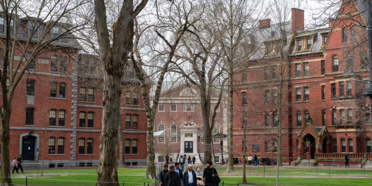 Harvard “shtrëngon dorën” me notat: Universiteti elitë vendos kufi për notat maksimale