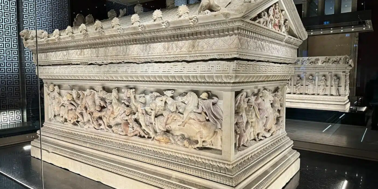 Sarkofagu misterioz i Aleksandrit të Madh: Kryevepra greke që fshehu një mbret “kopshtar”