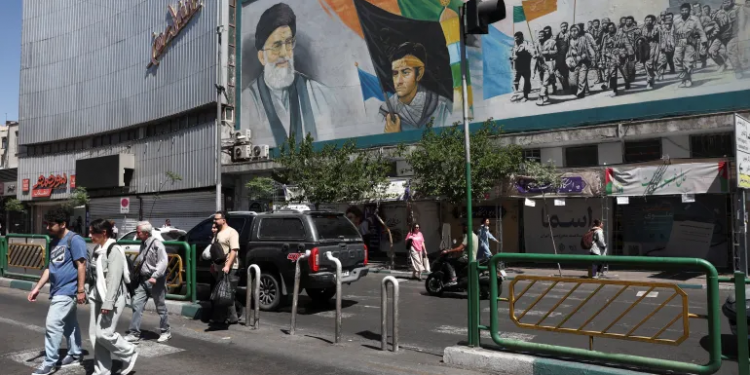 Lufta Iran-Izrael, dita 88: SHBA godet pranë Ngushticës së Hormuzit, negociatat vazhdojnë në Katar