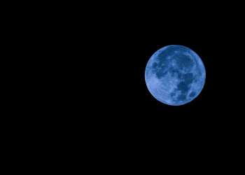 Një Hënë Blu e rrallë po vjen këtë fundjavë — ja si ndikon te çdo shenjë e horoskopit