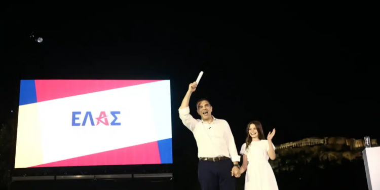 Tsipras rikthehet në politikë me një parti të re të majtë: Ish-kryeministri grek prezanton “ELAS”