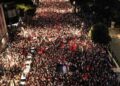 Protesta e kthyer në revoltë përmbyt Tiranën: 100 mijë shqiptarë derdhen në bulevard – kërkojnë dorëheqjen e Edi Ramës