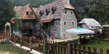Pse hanet e Thethit mund të vlejnë më shumë në ekonomi se resorti luksoz i Zvërnecit