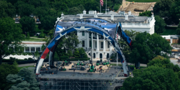 Padi për të ndaluar ndeshjet UFC në Shtëpinë e Bardhë: Kritikët akuzojnë Trump se po përdor presidencën për përfitime private