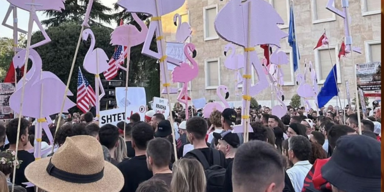 Si po e ndryshon protesta ekonominë e mbrëmjes në Tiranë