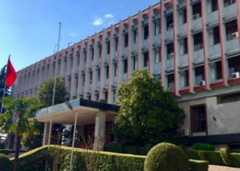 Ministeriali i Ukrainës shtyhet papritur: Siguria në Kiev apo protestat në Tiranë?