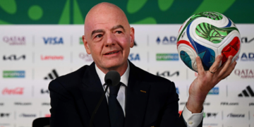 Rritet presioni ndaj Infantinos, polemikat e Botërorit 2026 po lënë në hije futbollin