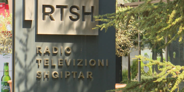 RTSH pa Botërorin, Gëllçi: Televizioni publik u kthye në zyrë shtypi të qeverisë