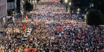 Dita e 13-të e protestës në Tiranë, rinia pushton sheshet
