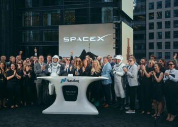 Elon Musk bëhet trilioneri i parë në botë, ndërsa SpaceX debuton me sukses rekord në bursë