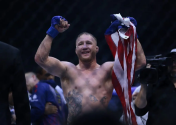 Tronditje në “oborrin” e Trump: Gaethje rrëzon Topurian dhe shkruan historinë në natën më të çmendur të UFC