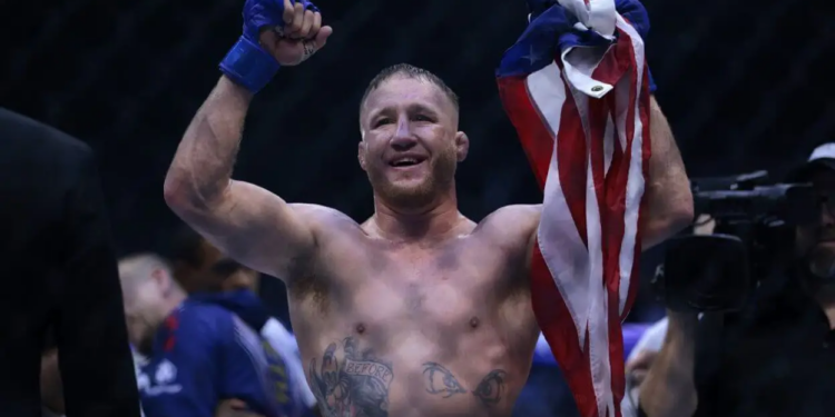 Tronditje në “oborrin” e Trump: Gaethje rrëzon Topurian dhe shkruan historinë në natën më të çmendur të UFC