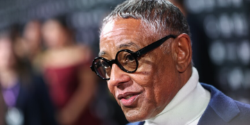Giancarlo Esposito pranon Islamin në Arabinë Saudite