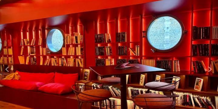 Paris: Biblioteka lundruese që huazon libra pa afat kthimi hedh spirancën pranë Notre-Dame