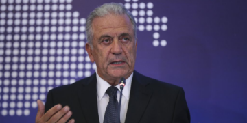 Qatargate: Belgjika kërkon heqjen e imunitetit për ish-Komisionerin Avramopoulos