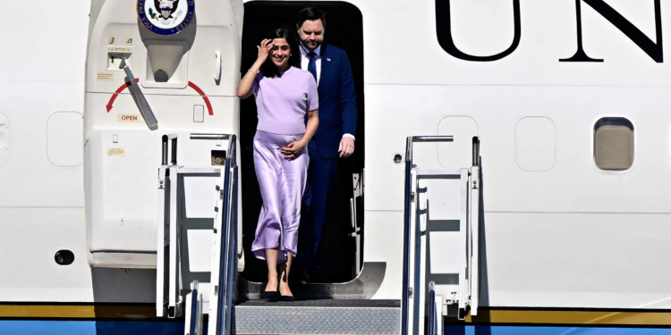 Kur shtatzënia bëhet mesazh politik: Si po përdor administrata Trump imazhin e nënës për të promovuar vizionin e saj për familjen