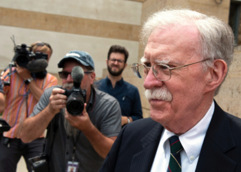 Ish-këshilltari për Sigurinë Kombëtare John Bolton pranon fajësinë për mbajtje të paligjshme të informacionit të klasifikuar