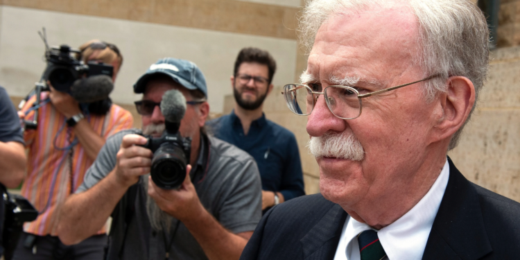 Ish-këshilltari për Sigurinë Kombëtare John Bolton pranon fajësinë për mbajtje të paligjshme të informacionit të klasifikuar