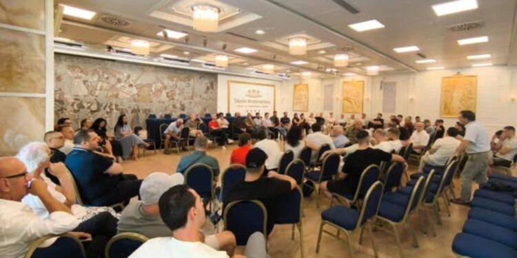 35 ditë nën “Diellin” përvëlues të protestës popullore: Do shkrihet qeveria apo protesta? Fillon organizimi politik me Kuvendin Kombëtar të Protestës