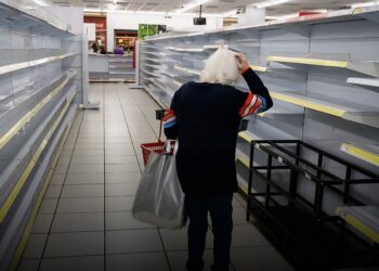 Alarm në Britani: Nëse nuk bie shi brenda 10 ditësh, supermarketet mund të përballen me mungesa ushqimore
